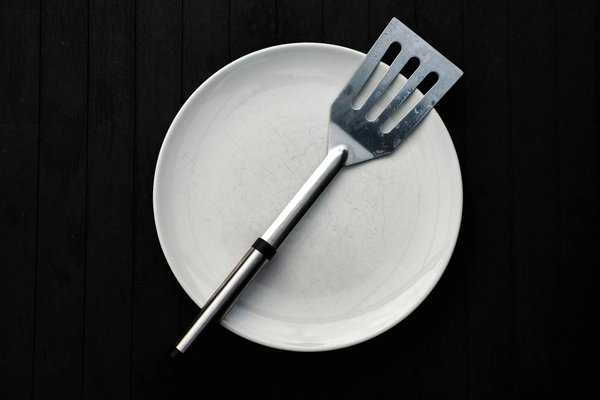 Finding the Perfect Ice Maker for Your Home Bar: A Guide to the Best Options